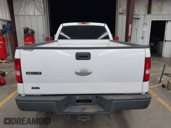 2007 Ford F-150 XL z VIN 1FTRF12W47KD12270, wystawiony jako IAAI lot #42565604 z przebiegiem 230 140 mil mil oraz . Historia ofert i sprzedaży dostępna na DreamBid. Obrazek 17.