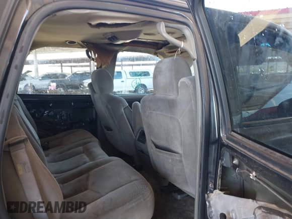 2003 Chevrolet Tahoe LT z VIN 1GNEC13Z03R286579, wystawiony jako IAAI lot #41872493 z przebiegiem 236 001 mil mil oraz . Historia ofert i sprzedaży dostępna na DreamBid. Obrazek 8.