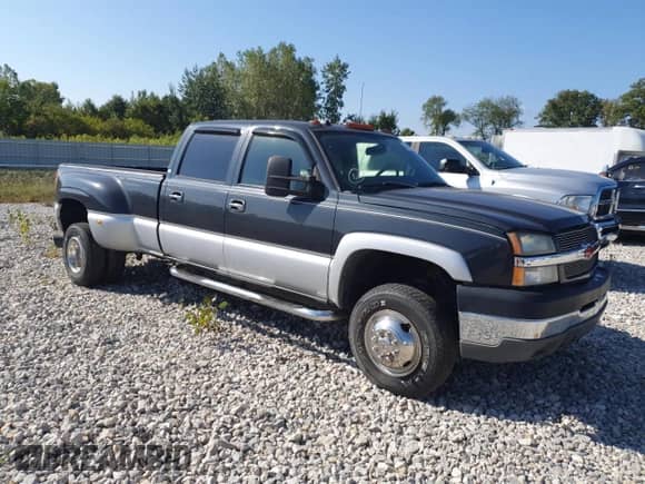 2004 Chevrolet Silverado 3500 DRW LT z VIN 1GCJK33274F219540, wystawiony jako Copart lot #70998035 z przebiegiem 85 967 mil mil oraz Czysty tytuł • Clean title. Historia ofert i sprzedaży dostępna na DreamBid. Obrazek 4.