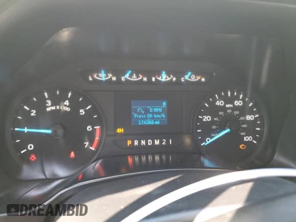 2018 Ford F-250 XL z VIN 1FT7X2B64JEB71166, wystawiony jako Copart lot #90377395 z przebiegiem 174 366 mil mil oraz Czysty tytuł • Clean title. Historia ofert i sprzedaży dostępna na DreamBid. Obrazek 9.