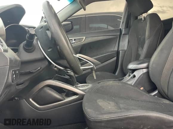 2016 Hyundai Veloster with VIN KMHTC6AD2GU277675, listed as a Copart auction lot 82132115 with 136,768 mi miles and Clean title. Bid and sale history available at DreamBid. Image 7.