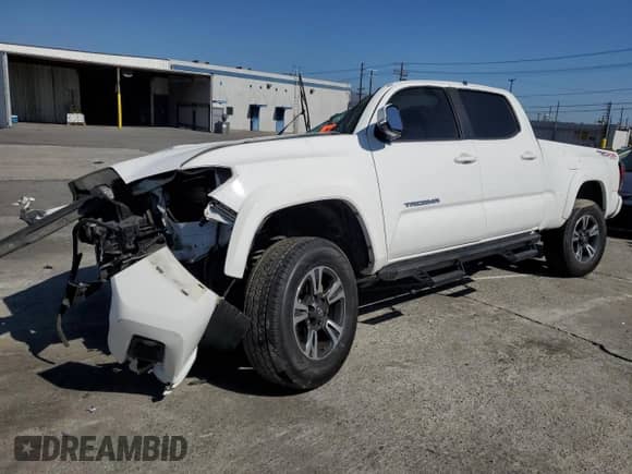 2018 Toyota Tacoma TRD Sport с VIN 3TMDZ5BN7JM054259, выставлен на аукционе Copart как лот 85709675 с пробегом 119 645 миль миль и Списание • Salvage title. История ставок и продаж доступна на DreamBid. Изображение 1.