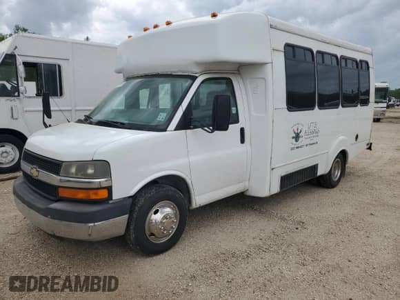 2007 Chevrolet Express Commercial DRW C7L with VIN 1GBJG31U671234848, listed as a Copart auction lot 50197555 with 97,869 mi miles and Salvage title. Bid and sale history available at DreamBid. Image 1.