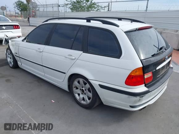 2004 BMW 3 Series 325i с VIN WBAEN33414PC12863, выставлен на аукционе IAAI как лот 43325667 с пробегом 101 779 миль миль и . История ставок и продаж доступна на DreamBid. Изображение 3.