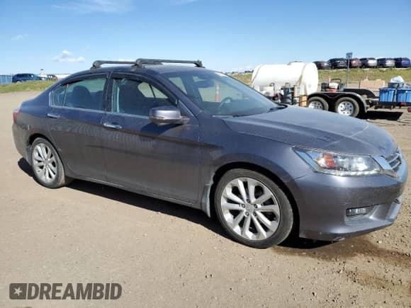 2015 Honda Accord Touring z VIN 1HGCR2F97FA808273, wystawiony jako Copart lot #84551035 z przebiegiem 111 392 mil mil oraz Czysty tytuł • Clean title. Historia ofert i sprzedaży dostępna na DreamBid. Obrazek 4.