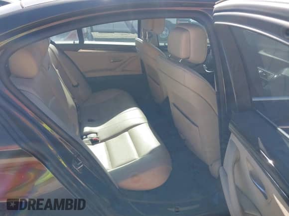 2013 BMW 5 Series 535i xDrive с VIN WBAFU7C54DDU69442, выставлен на аукционе IAAI как лот 43540515 с пробегом 187 599 миль миль и . История ставок и продаж доступна на DreamBid. Изображение 8.