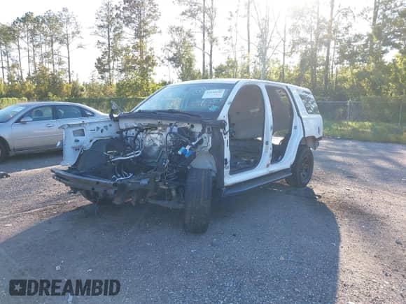 2018 Chevrolet Tahoe Commercial z VIN 1GNLCDEC4JR275440, wystawiony jako IAAI lot #43444649 z przebiegiem Nie podano mil oraz . Historia ofert i sprzedaży dostępna na DreamBid. Obrazek 16.