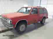 1993 Chevrolet Blazer z VIN 1GNDT13W2P2202181, wystawiony jako IAAI lot #42563244 z przebiegiem 143 439 mil mil oraz . Historia ofert i sprzedaży dostępna na DreamBid. Obrazek 2.