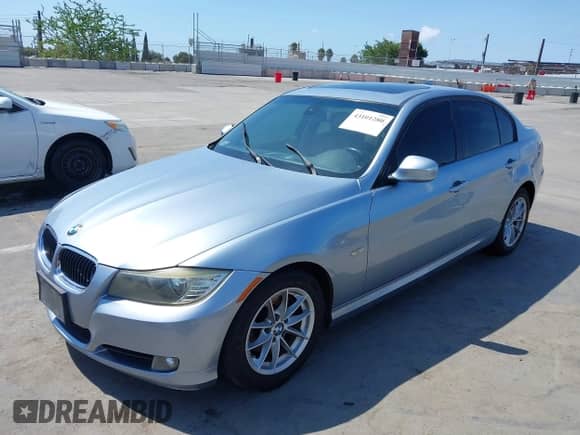 2010 BMW 3 Series 328i с VIN WBAPH5C53AA439424, выставлен на аукционе IAAI как лот 43101280 с пробегом 161 697 миль миль и . История ставок и продаж доступна на DreamBid. Изображение 2.