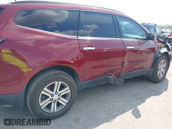 2016 Chevrolet Traverse LT z VIN 1GNKRGKD8GJ296758, wystawiony jako IAAI lot #43209345 z przebiegiem 97 883 mil mil oraz . Historia ofert i sprzedaży dostępna na DreamBid. Obrazek 6.