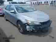 2015 Toyota Camry SE z VIN 4T1BF1FK6FU031207, wystawiony jako IAAI lot #42642706 z przebiegiem 110 630 mil mil oraz . Historia ofert i sprzedaży dostępna na DreamBid. Obrazek 1.