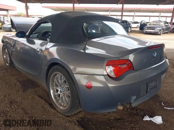 2007 BMW Z4 3.0i z VIN 4USBU33587LW73496, wystawiony jako IAAI lot #43075745 z przebiegiem Nie podano mil oraz . Historia ofert i sprzedaży dostępna na DreamBid. Obrazek 3.