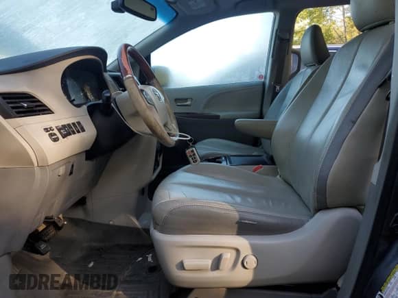 2014 Toyota Sienna XLE с VIN 5TDYK3DC7ES429434, выставлен на аукционе Copart как лот 81621905 с пробегом 251 485 миль миль и Чистый • Clean title. История ставок и продаж доступна на DreamBid. Изображение 7.