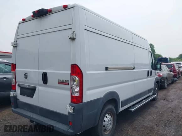 2014 Ram ProMaster Cargo z VIN 3C6URVHG6EE121658, wystawiony jako IAAI lot #42440363 z przebiegiem 133 250 mil mil oraz . Historia ofert i sprzedaży dostępna na DreamBid. Obrazek 4.