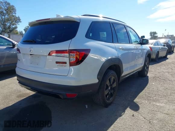 2022 Honda Pilot TrailSport with VIN 5FNYF6H83NB075881, listed as a IAAI auction lot 41262606 with Not provided miles and . Bid and sale history available at DreamBid. Image 4.