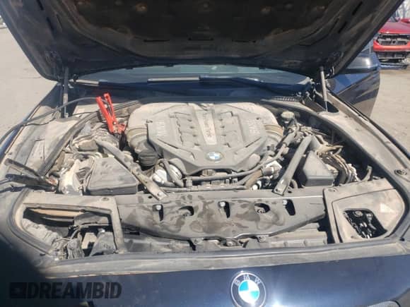 2015 BMW 5 Series 550i с VIN WBAKN9C50FD961489, выставлен на аукционе Copart как лот 46683795 с пробегом 90 235 миль миль и Списание • Salvage title. История ставок и продаж доступна на DreamBid. Изображение 13.