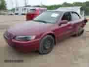 1997 Toyota Camry LE z VIN 4T1BF22K8VU005878, wystawiony jako IAAI lot #42447380 z przebiegiem 180 256 mil mil oraz . Historia ofert i sprzedaży dostępna na DreamBid. Obrazek 2.