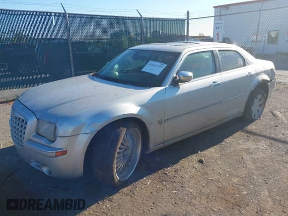 2007 Chrysler 300 C with VIN 2C3KK63H27H758973, listed as a IAAI auction lot 43161739 with Not provided miles and . Bid and sale history available at DreamBid. Image 2.