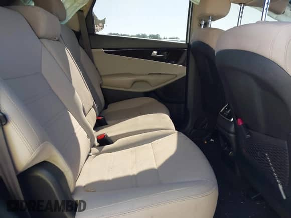 2020 Kia Sorento LX с VIN 5XYPG4A56LG655600, выставлен на аукционе IAAI как лот 41971459 с пробегом 66 449 миль миль и . История ставок и продаж доступна на DreamBid. Изображение 8.