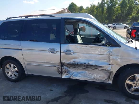 2004 Honda Odyssey EX с VIN 5FNRL18644B006856, выставлен на аукционе IAAI как лот 43214934 с пробегом 255 000 миль миль и . История ставок и продаж доступна на DreamBid. Изображение 17.