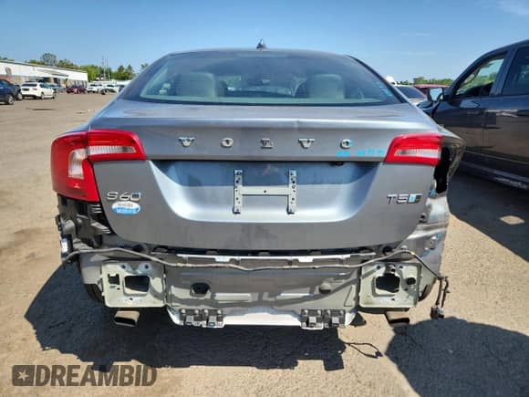 2018 Volvo S60 Inscription z VIN LYV402TKXJB159560, wystawiony jako Copart lot #68019575 z przebiegiem 76 569 mil mil oraz Szkoda całkowita • Salvage title. Historia ofert i sprzedaży dostępna na DreamBid. Obrazek 6.