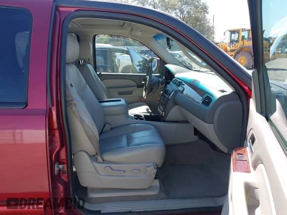 2010 Chevrolet Suburban LT with VIN 1GNUKJE33AR134610, listed as a IAAI auction lot 43041388 with 287,174 mi miles and . Bid and sale history available at DreamBid. Image 5.