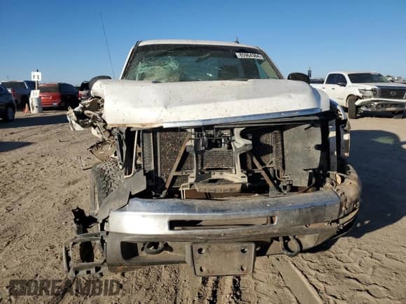 2009 Chevrolet Silverado 2500HD Work Truck with VIN 1GCHC44K29E101201, listed as a Copart auction lot 85964364 with 273,973 mi miles and Salvage title. Bid and sale history available at DreamBid. Image 5.