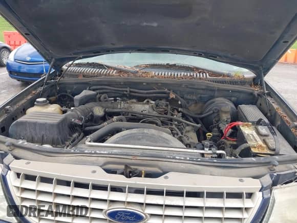2004 Ford Explorer Eddie Bauer with VIN 1FMZU74W94UB24409, listed as a IAAI auction lot 42244961 with 175,390 mi miles and . Bid and sale history available at DreamBid. Image 10.