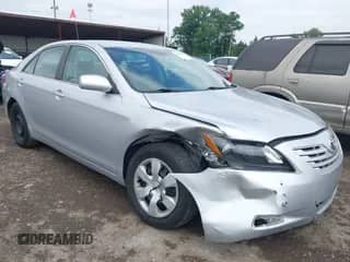 2007 Toyota Camry CE z VIN 4T1BE46K07U143278, wystawiony jako IAAI lot #42850103 z przebiegiem 114 045 mil mil oraz . Historia ofert i sprzedaży dostępna na DreamBid. Obrazek 1.