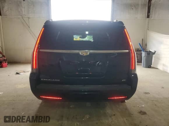 2015 Cadillac Escalade Platinum z VIN 1GYS4PKJ5FR742467, wystawiony jako Copart lot #57935775 z przebiegiem 111 318 mil mil oraz Szkoda całkowita • Salvage title. Historia ofert i sprzedaży dostępna na DreamBid. Obrazek 6.