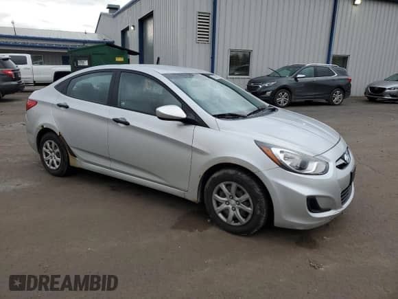 2012 Hyundai Accent GLS z VIN KMHCT4AE4CU040774, wystawiony jako Copart lot #87379495 z przebiegiem 114 351 mil mil oraz Szkoda całkowita • Salvage title. Historia ofert i sprzedaży dostępna na DreamBid. Obrazek 4.