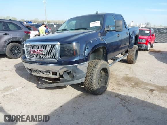 2007 GMC Sierra 1500 SLE1 z VIN 2GTEK13M471603813, wystawiony jako IAAI lot #41843924 z przebiegiem 217 536 mil mil oraz . Historia ofert i sprzedaży dostępna na DreamBid. Obrazek 17.