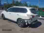 2017 Nissan Pathfinder SL z VIN 5N1DR2MM8HC656730, wystawiony jako IAAI lot #43080726 z przebiegiem 90 385 mil mil oraz . Historia ofert i sprzedaży dostępna na DreamBid. Obrazek 3.