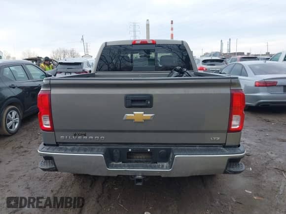 2017 Chevrolet Silverado 1500 LTZ z VIN 3GCUKSEC7HG216249, wystawiony jako IAAI lot #41637379 z przebiegiem 131 866 mil mil oraz . Historia ofert i sprzedaży dostępna na DreamBid. Obrazek 16.