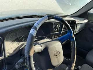 2000 Chevrolet Silverado 2500 z VIN 1GCFC24T4YE336699, wystawiony jako IAAI lot #42258276 z przebiegiem Nie podano mil oraz . Historia ofert i sprzedaży dostępna na DreamBid. Obrazek 1.