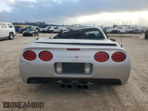 2001 Chevrolet Corvette Z06 z VIN 1G1YY12S015111063, wystawiony jako Copart lot #44271385 z przebiegiem Nie podano mil oraz Szkoda całkowita • Salvage title. Historia ofert i sprzedaży dostępna na DreamBid. Obrazek 10.