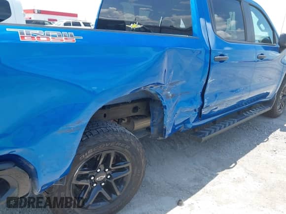 2022 Chevrolet Silverado 1500 Custom Trail Boss с VIN 3GCPDCEK2NG628420, выставлен на аукционе IAAI как лот 42605520 с пробегом 77 007 миль миль и . История ставок и продаж доступна на DreamBid. Изображение 18.