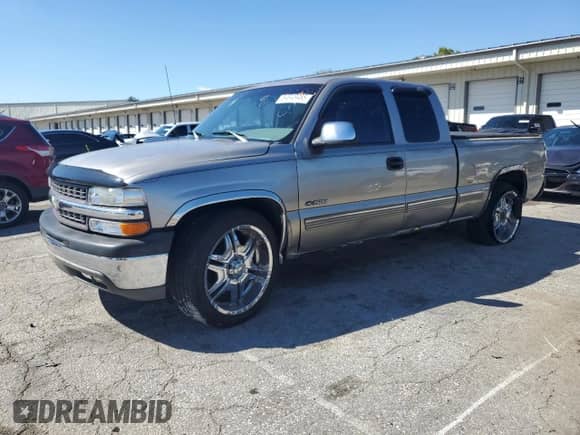 1999 Chevrolet Silverado 1500 z VIN 1GCEC19T3XZ137309, wystawiony jako Copart lot #84949485 z przebiegiem 179 759 mil mil oraz Szkoda całkowita • Salvage title. Historia ofert i sprzedaży dostępna na DreamBid. Obrazek 1.