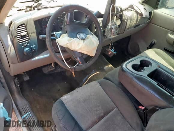 2007 Chevrolet Silverado 1500 Work Truck с VIN 3GCEC13C57G505322, выставлен на аукционе Copart как лот 66937165 с пробегом 232 667 миль миль и Списание • Salvage title. История ставок и продаж доступна на DreamBid. Изображение 8.