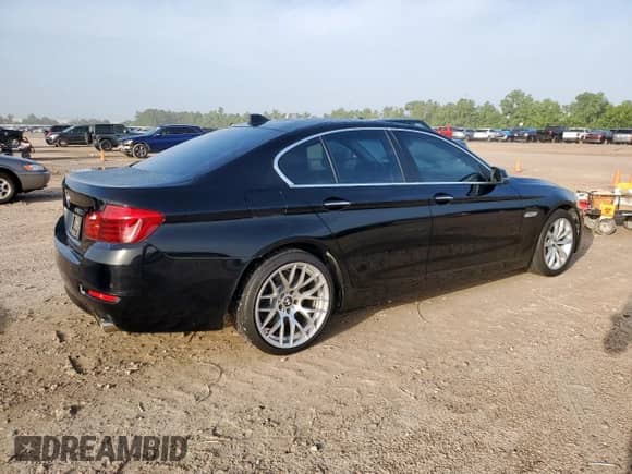 2016 BMW 5 Series 550i z VIN WBAKN9C59GD962402, wystawiony jako Copart lot #63289125 z przebiegiem 91 504 mil mil oraz Czysty tytuł • Clean title. Historia ofert i sprzedaży dostępna na DreamBid. Obrazek 3.