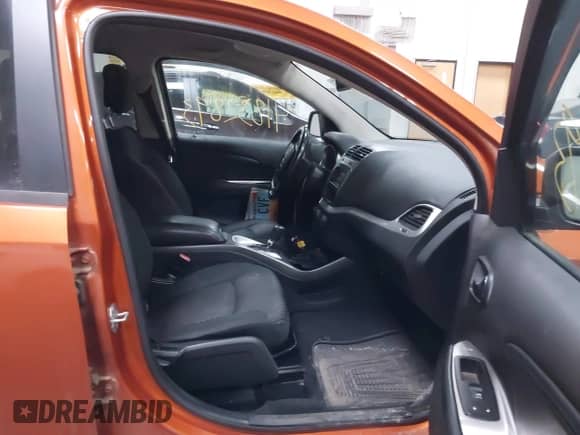 2011 Dodge Journey SXT z VIN 3D4PG5FG1BT568844, wystawiony jako IAAI lot #41832893 z przebiegiem 109 526 mil mil oraz . Historia ofert i sprzedaży dostępna na DreamBid. Obrazek 5.