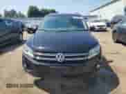 2017 Volkswagen Tiguan z VIN WVGHV7AXXHK023032, wystawiony jako Copart lot #67903025 z przebiegiem 203 953 mil mil oraz Czysty tytuł • Clean title. Historia ofert i sprzedaży dostępna na DreamBid. Obrazek 5.