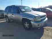 2002 Chevrolet TrailBlazer LTZ z VIN 1GNDT13S522161051, wystawiony jako IAAI lot #43512619 z przebiegiem 203 376 mil mil oraz . Historia ofert i sprzedaży dostępna na DreamBid. Obrazek 1.