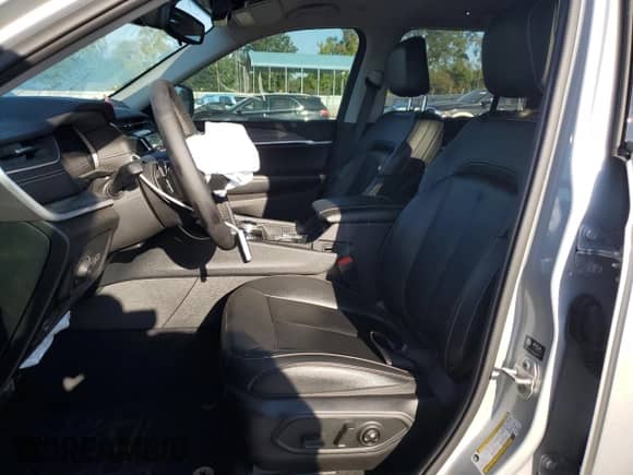 2024 Jeep Grand Cherokee Limited с VIN 1C4RJHBGXRC697623, выставлен на аукционе Copart как лот 80153305 с пробегом 18 257 миль миль и Списание • Salvage title. История ставок и продаж доступна на DreamBid. Изображение 7.