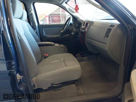 2005 Dodge Dakota SLT with VIN 1D7HW48N15S288721, listed as a IAAI auction lot 42894269 with Not provided miles and . Bid and sale history available at DreamBid. Image 5.