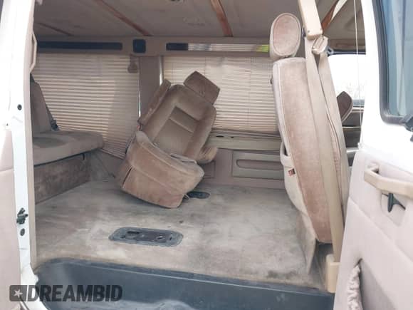 1999 Dodge Cargo z VIN 2B6HB11Z5XK584991, wystawiony jako IAAI lot #41916993 z przebiegiem 177 568 mil mil oraz . Historia ofert i sprzedaży dostępna na DreamBid. Obrazek 8.