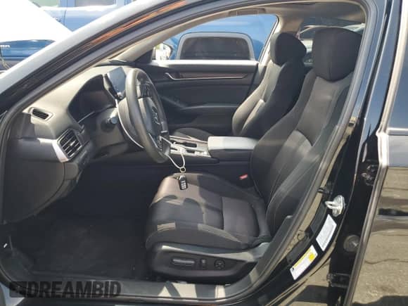 2018 Honda Accord EX z VIN 1HGCV1F46JA033581, wystawiony jako Copart lot #68219725 z przebiegiem 68 621 mil mil oraz Szkoda całkowita • Salvage title. Historia ofert i sprzedaży dostępna na DreamBid. Obrazek 7.