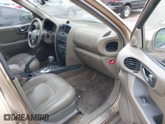 2004 Hyundai Santa Fe GLS with VIN KM8SC13E74U685895, listed as a IAAI auction lot 41813226 with 195,217 mi miles and . Bid and sale history available at DreamBid. Image 5.