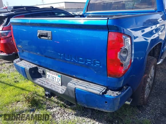 2017 Toyota Tundra Platinum с VIN 5TFAY5F10HX632509, выставлен на аукционе IAAI как лот 41583094 с пробегом 130 850 миль миль и . История ставок и продаж доступна на DreamBid. Изображение 17.