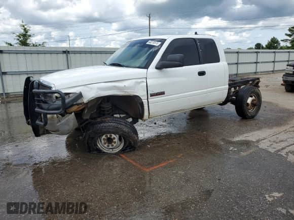 2000 Dodge 2500 with VIN 3B7KF2363YG114309, listed as a Copart auction lot 60270975 with 214,660 mi miles and Salvage title. Bid and sale history available at DreamBid. Image 1.